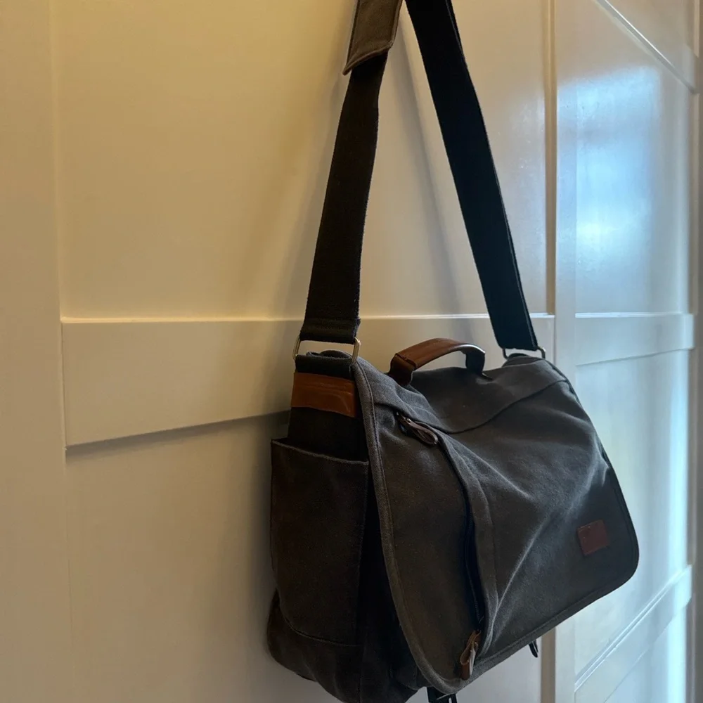ESTARER Gray Canvas Messenger Laptop Bag w/ Leather Trim *FLAW* See Description